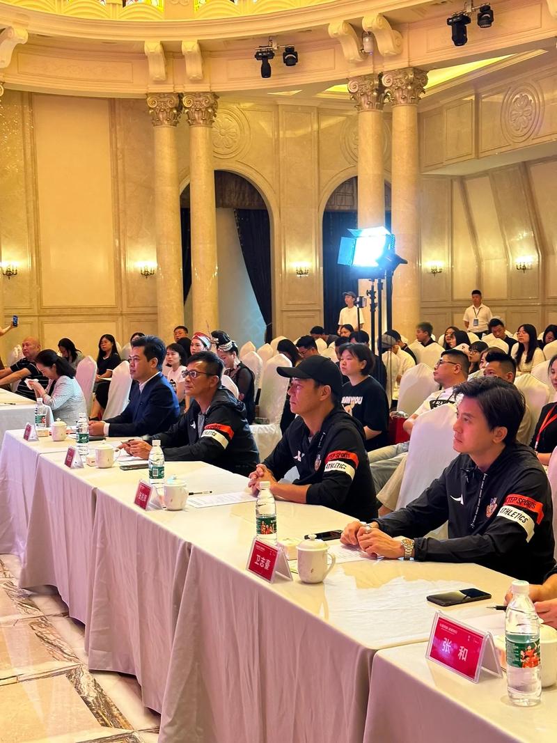 孙铭徽目前最现实的选择是学习暮年基德，但是这对他来说又很难